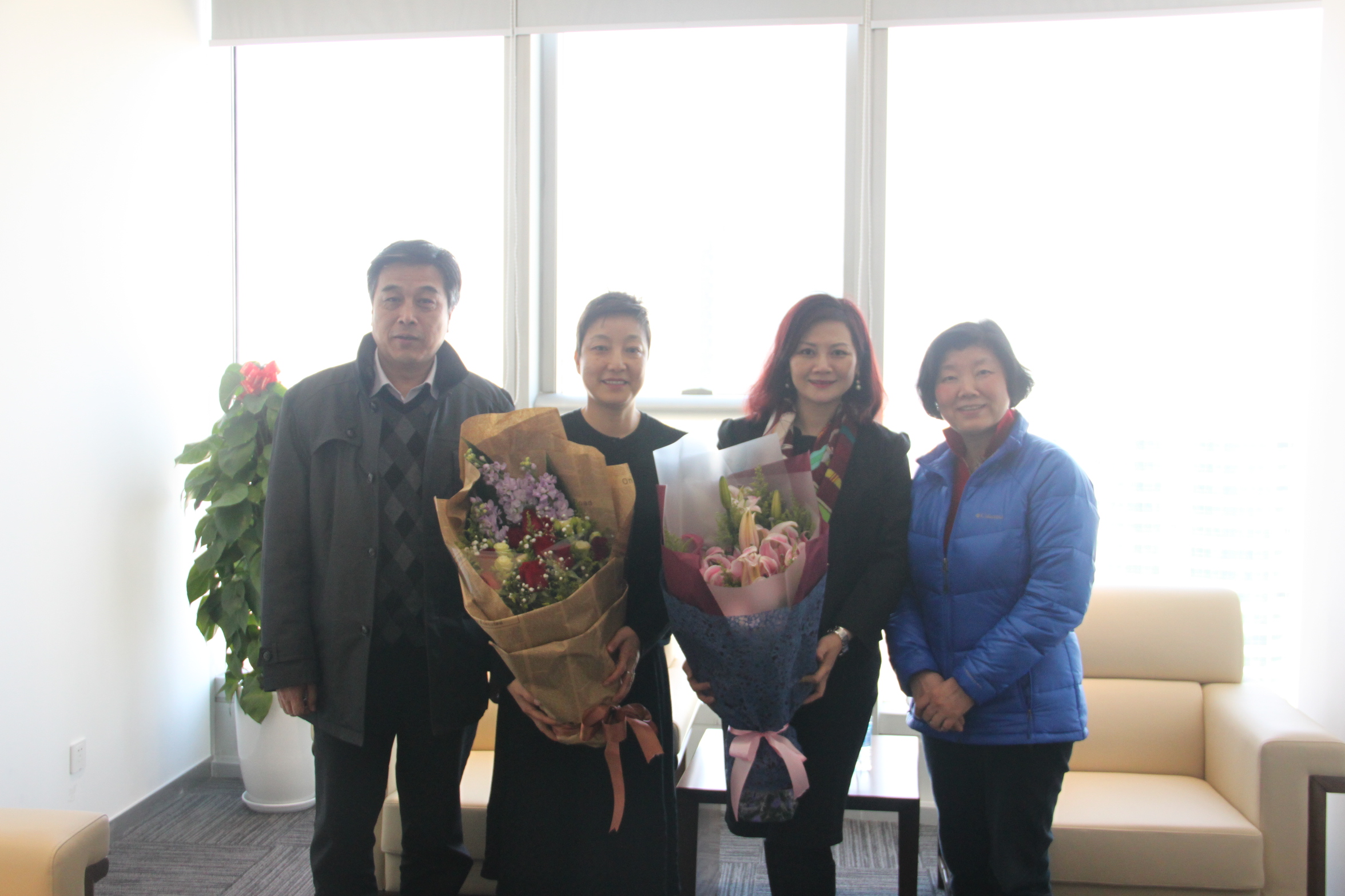 1489126731109087943.jpg 赠送鲜花.jpg